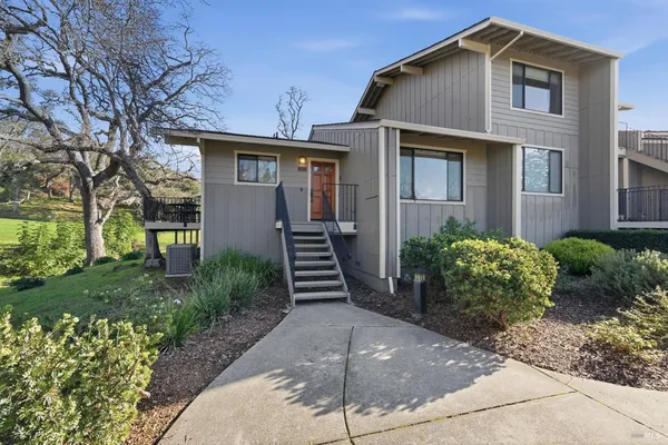 $1,250,000 | 868 Oak Leaf Way, Napa, CA 94558