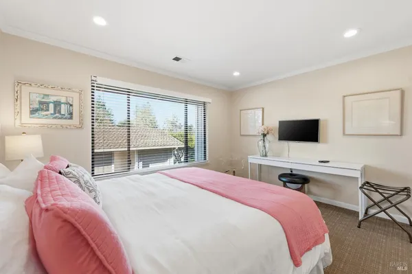$1,250,000 | 868 Oak Leaf Way, Napa, CA 94558