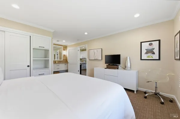 $1,250,000 | 868 Oak Leaf Way, Napa, CA 94558