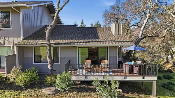 $1,250,000 | 868 Oak Leaf Way, Napa, CA 94558