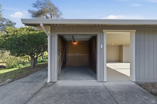 $1,250,000 | 868 Oak Leaf Way, Napa, CA 94558