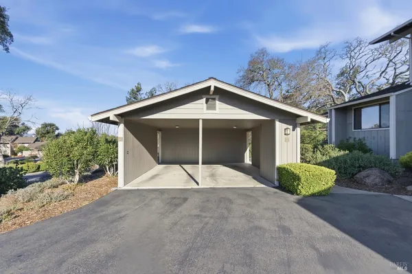 $1,250,000 | 868 Oak Leaf Way, Napa, CA 94558