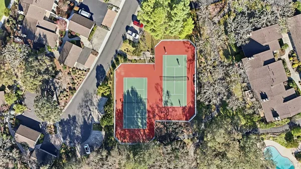 $1,250,000 | 868 Oak Leaf Way, Napa, CA 94558