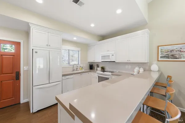 $1,250,000 | 868 Oak Leaf Way, Napa, CA 94558