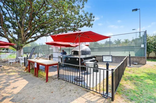 $1,250,000 | 868 Oak Leaf Way, Napa, CA 94558