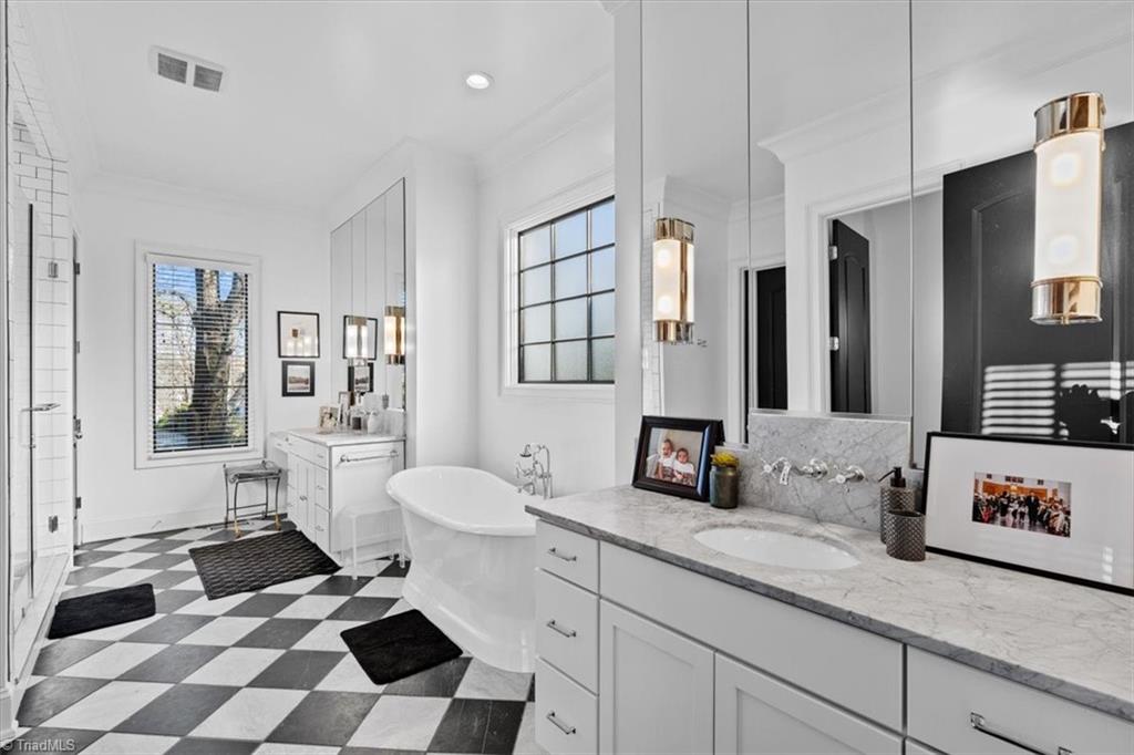 1211 Hammel Road Greensboro, NC 27408 - Photo 23 of 50 Primary bath