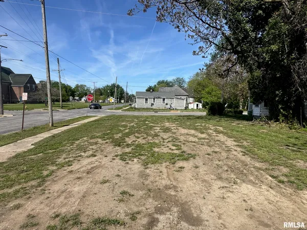 $5,000 | 800 North Clay Avenue, Jacksonville, IL 62650