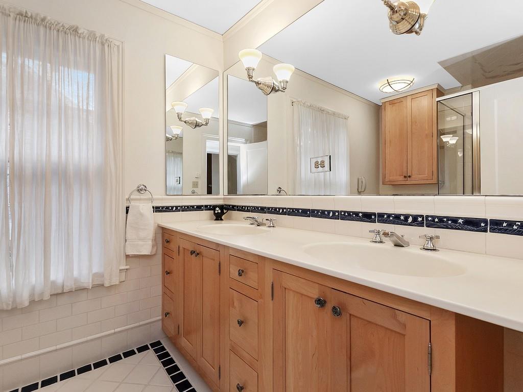 11 Berwick Road Lexington, MA 02420 - Photo 16 of 32 Gallery Image 16