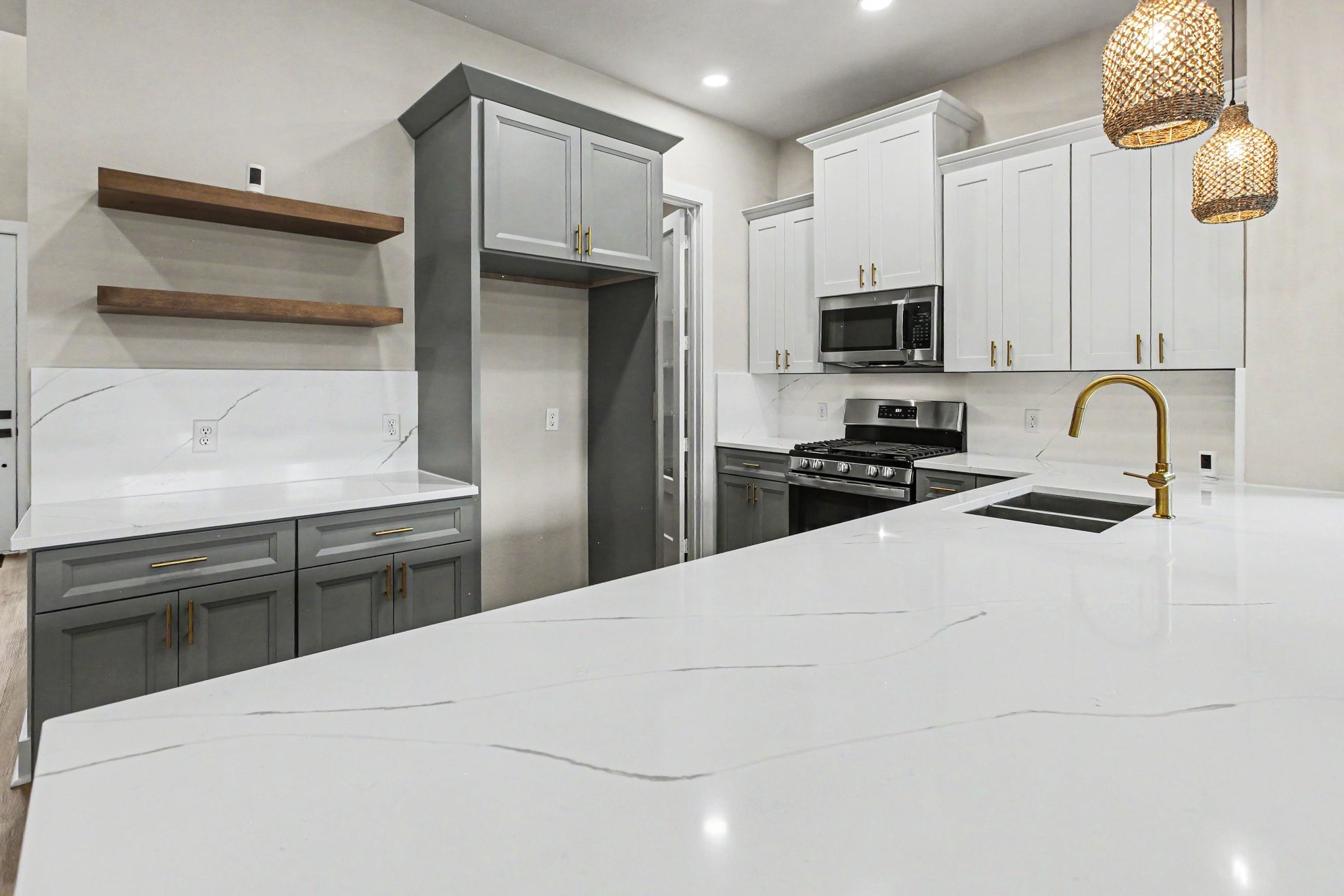 10899 Redbird Conroe, TX 77385 - Photo 13 of 35 Gourmet Kitchen