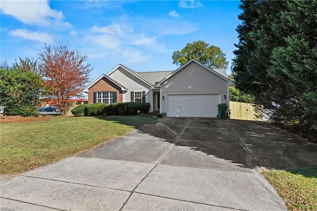 $299,900 | 1025 Somerset Crossing Lane, Kernersville, NC 27284