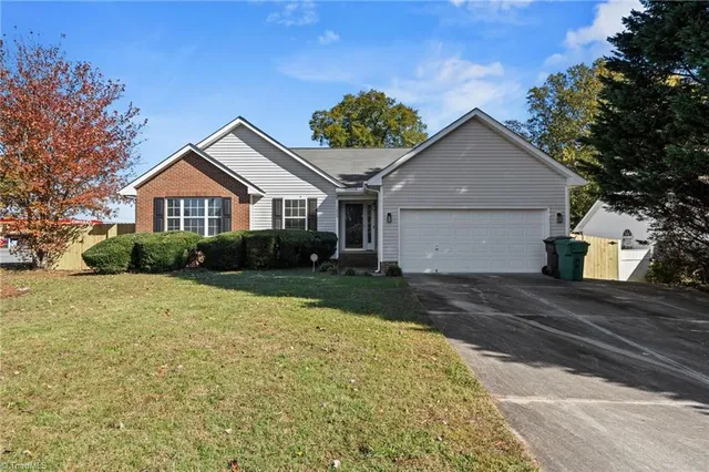 $299,900 | 1025 Somerset Crossing Lane, Kernersville, NC 27284