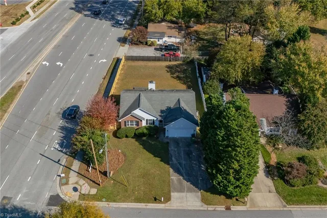 $299,900 | 1025 Somerset Crossing Lane, Kernersville, NC 27284