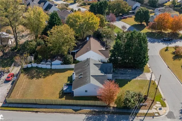 $299,900 | 1025 Somerset Crossing Lane, Kernersville, NC 27284