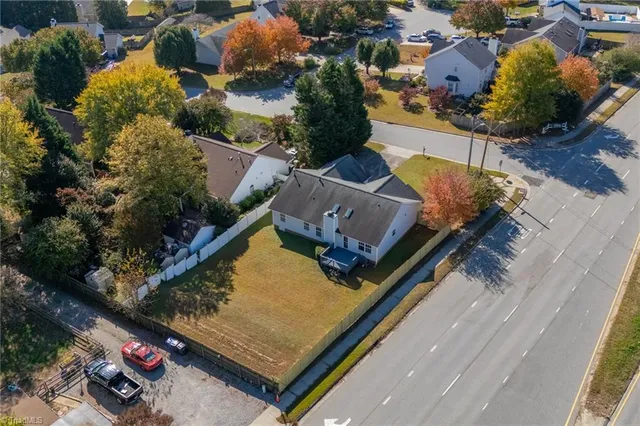 $299,900 | 1025 Somerset Crossing Lane, Kernersville, NC 27284