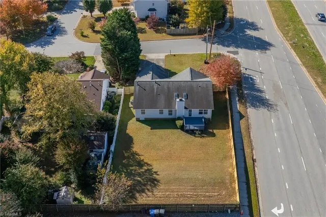 $299,900 | 1025 Somerset Crossing Lane, Kernersville, NC 27284