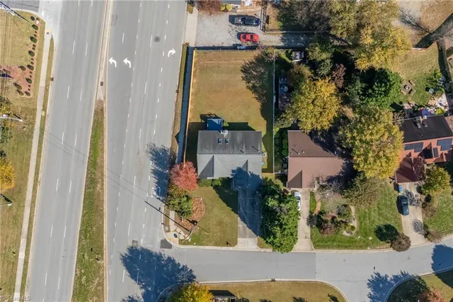 $299,900 | 1025 Somerset Crossing Lane, Kernersville, NC 27284