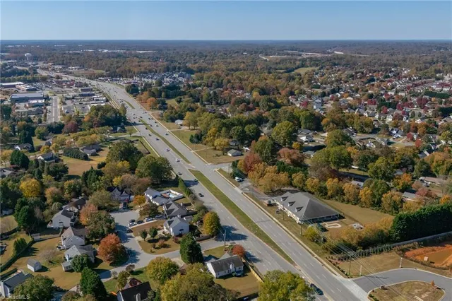 $299,900 | 1025 Somerset Crossing Lane, Kernersville, NC 27284