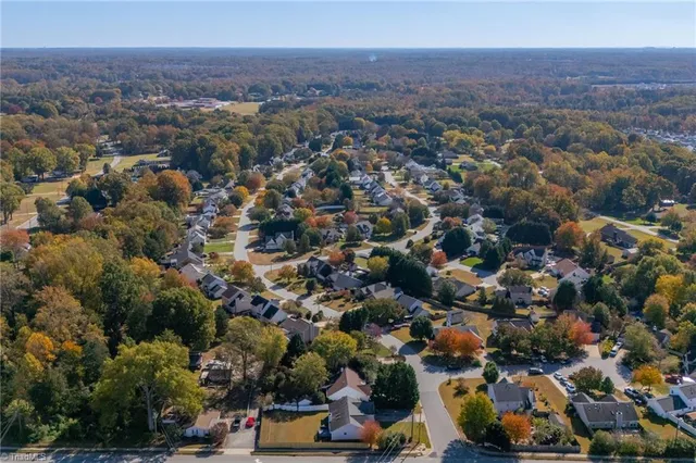 $299,900 | 1025 Somerset Crossing Lane, Kernersville, NC 27284