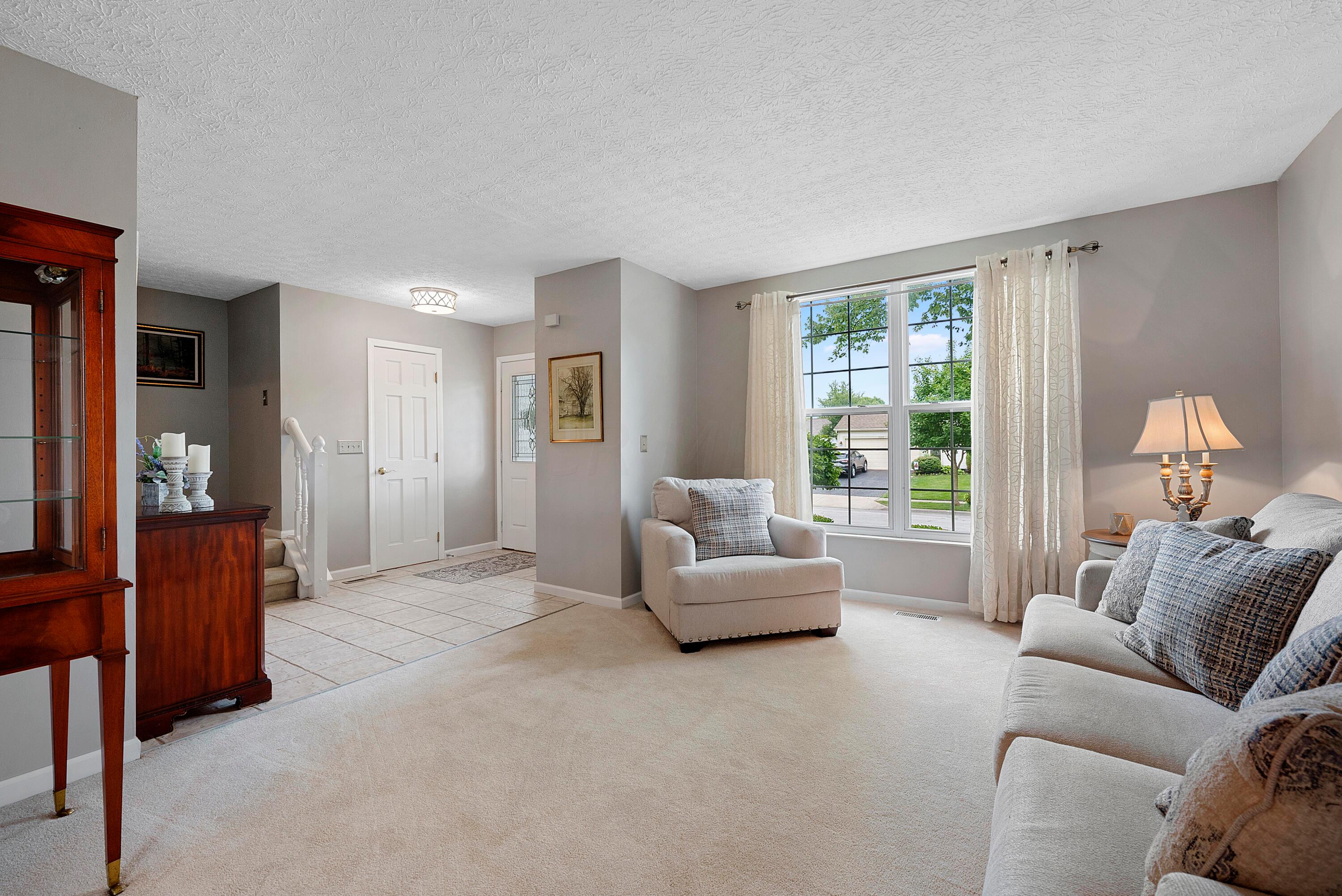 1095 Rousseau Lane Galloway, OH 43119 - Photo 6 of 39 DSC01263