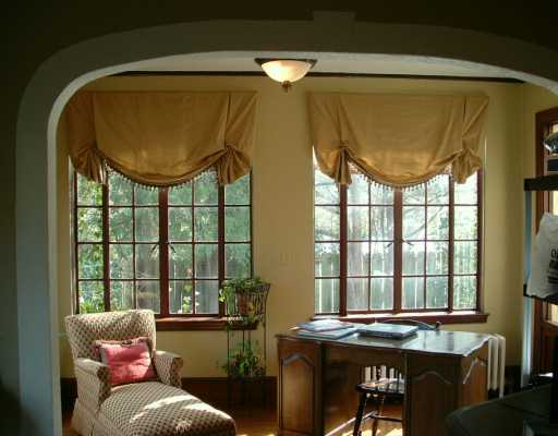 105 Rumstick Road Barrington, RI 02806 - Photo 3 of 8 Living Room.