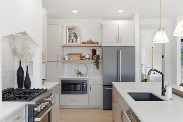 $950,000 | 61121 Airpark Lane, Mattawan, MI 49071