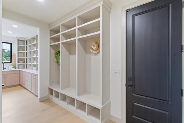 $950,000 | 61121 Airpark Lane, Mattawan, MI 49071