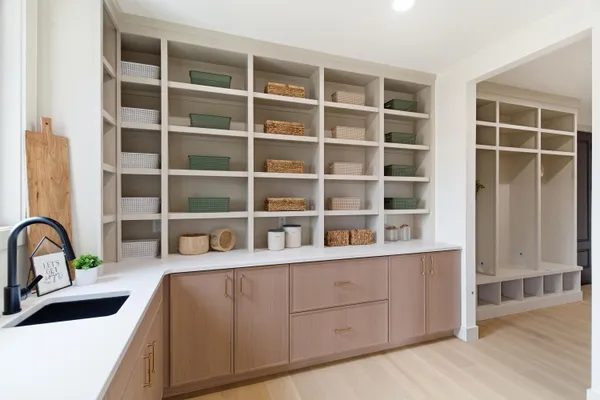 $950,000 | 61121 Airpark Lane, Mattawan, MI 49071