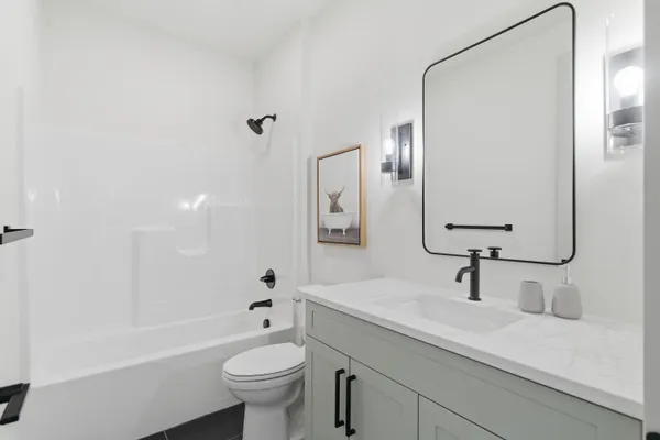 $950,000 | 61121 Airpark Lane, Mattawan, MI 49071