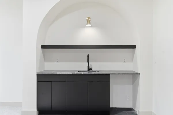 $950,000 | 61121 Airpark Lane, Mattawan, MI 49071