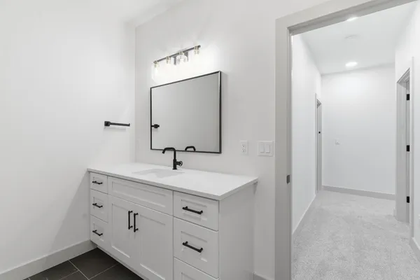 $950,000 | 61121 Airpark Lane, Mattawan, MI 49071