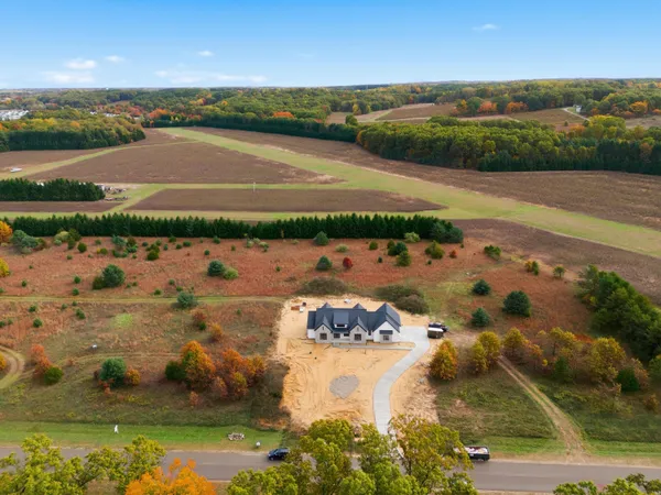 $950,000 | 61121 Airpark Lane, Mattawan, MI 49071