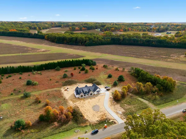 $950,000 | 61121 Airpark Lane, Mattawan, MI 49071
