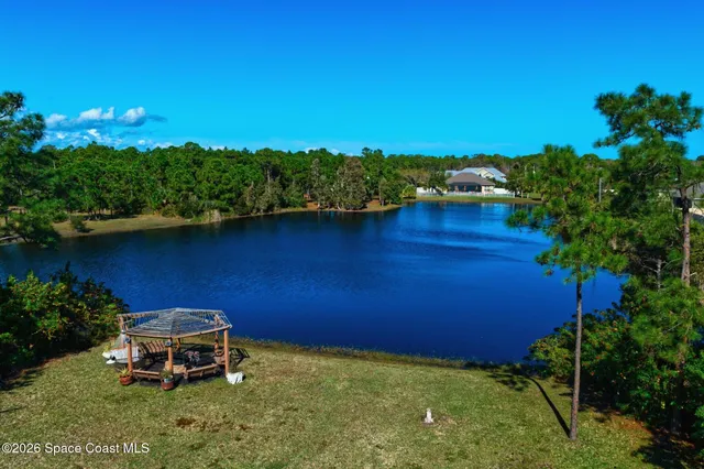 a view of a livingroom with furniture and a livingroom