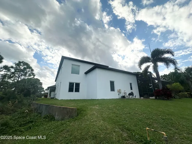 a view of a dining room and livingroom