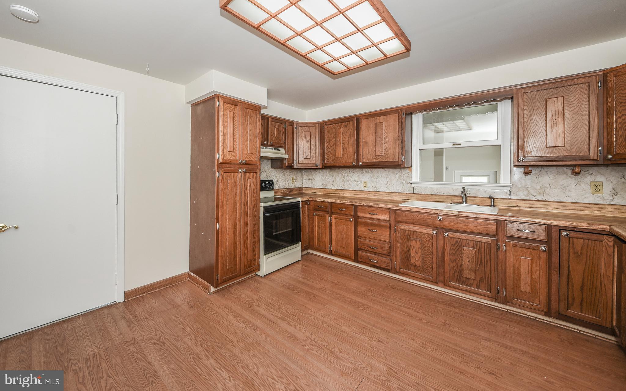 2615 Windy Bush Road Newtown, PA 18940 - Photo 10 of 22 Main Unit Kitchen