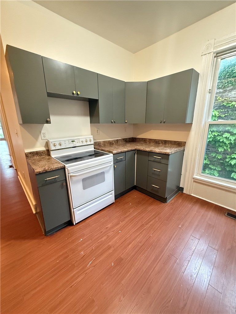 188-190 Charlotte Street, Unit 188 Rochester, NY 14607 - Photo 18 of 46 188 Down Kitchen