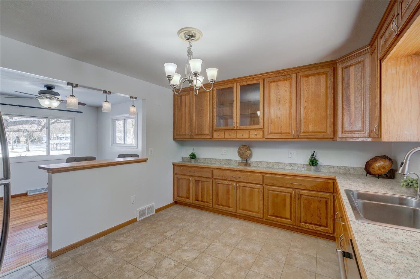 413 North Rosa Road Madison, WI 53705 - Photo 4 of 40