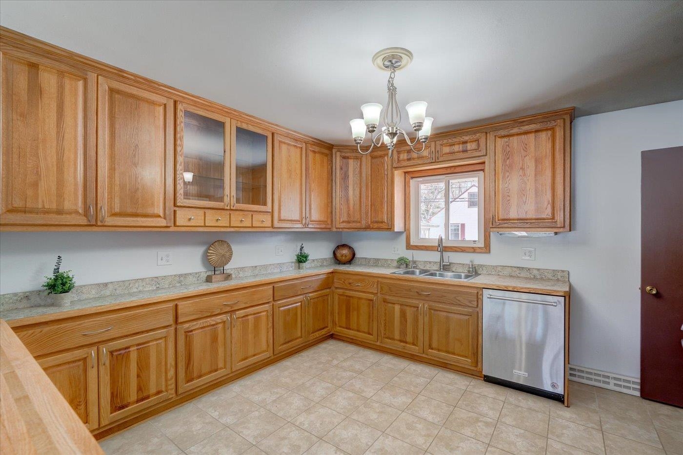 413 North Rosa Road Madison, WI 53705 - Photo 5 of 40