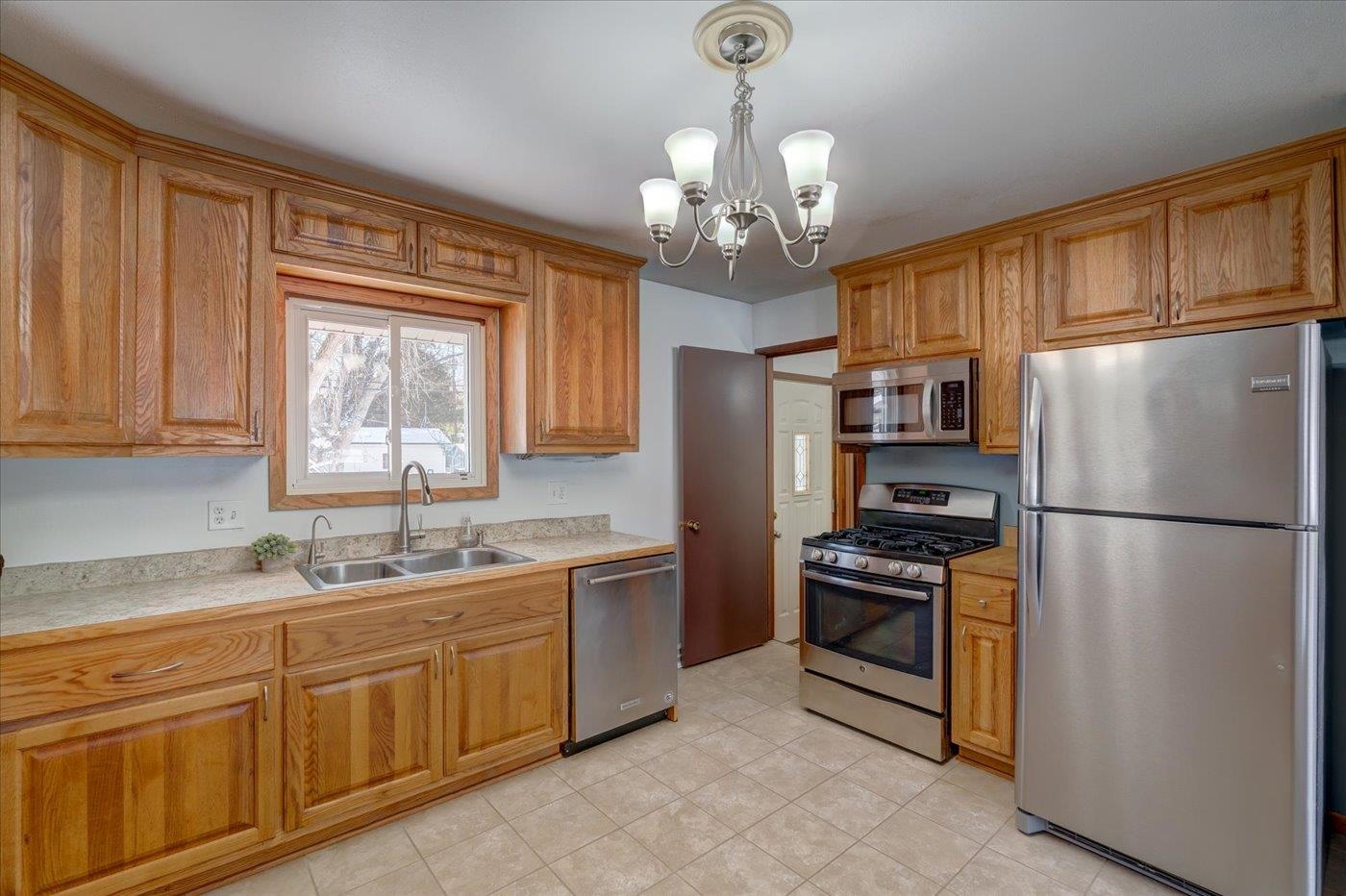 413 North Rosa Road Madison, WI 53705 - Photo 7 of 40