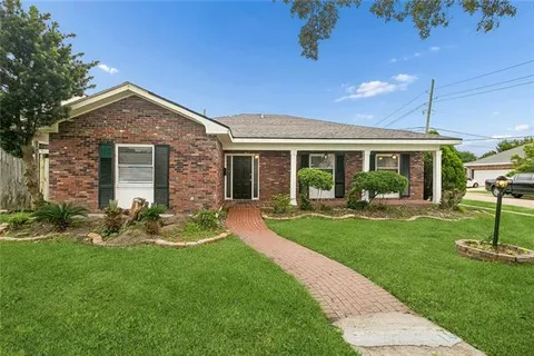 $355,000 | 4001 Clifford Drive, Metairie, LA 70002