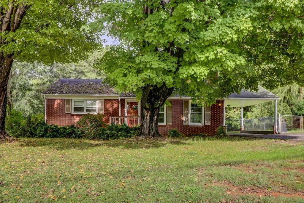 6913 Plantation Road Roanoke, VA 24019 - Photo 2 of 25 001-289259-IMG_8419_20_21_22_23_6941676