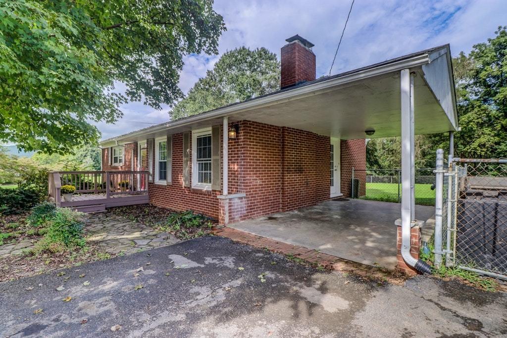 6913 Plantation Road Roanoke, VA 24019 - Photo 4 of 25 022-289259-IMG_8399_400_401_402_403_6941