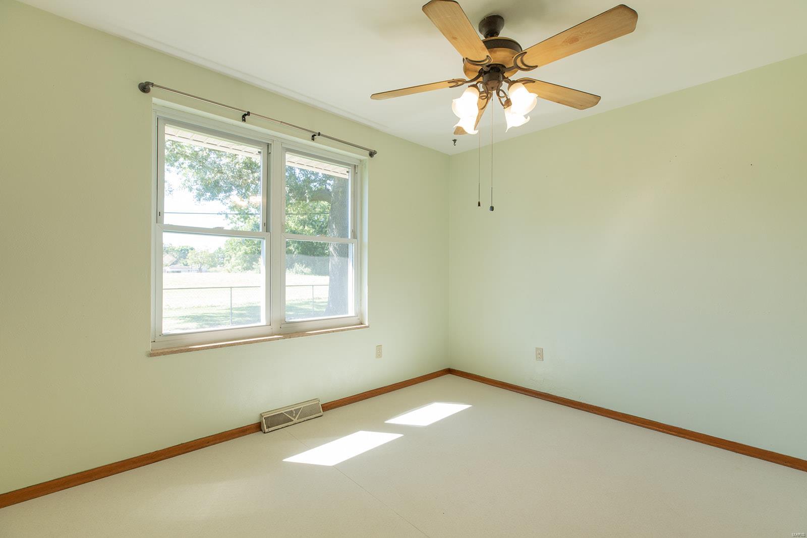 115 Virginia Street Brighton, IL 62012 - Photo 16 of 39 Gallery Image 16