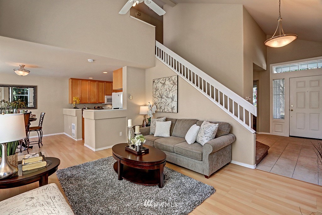 4823 Northeast 5th Street Renton, WA 98059 - Photo 5 of 22