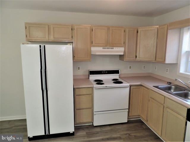 718 Anchor Chain Road, Unit 10B Ocean City, MD 21842 - Photo 10 of 27 Kitchen (B)