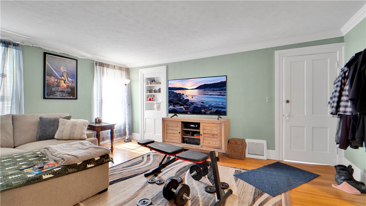 228 Maple Avenue Victor, NY 14564 - Photo 21 of 37 Living Room on upper level unit