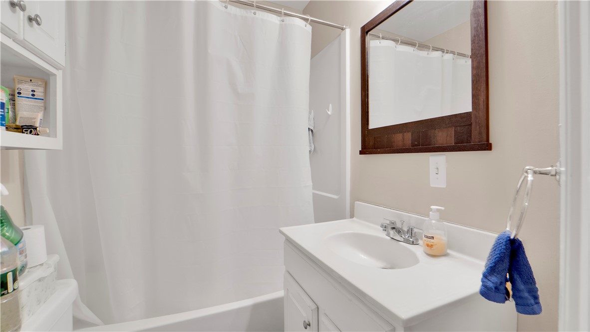 228 Maple Avenue Victor, NY 14564 - Photo 27 of 37 Upper Unit Full Bathroom