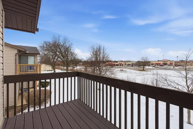 $2,350 | 7526 Bristol Lane, Unit 2, Hanover Park, IL 60133