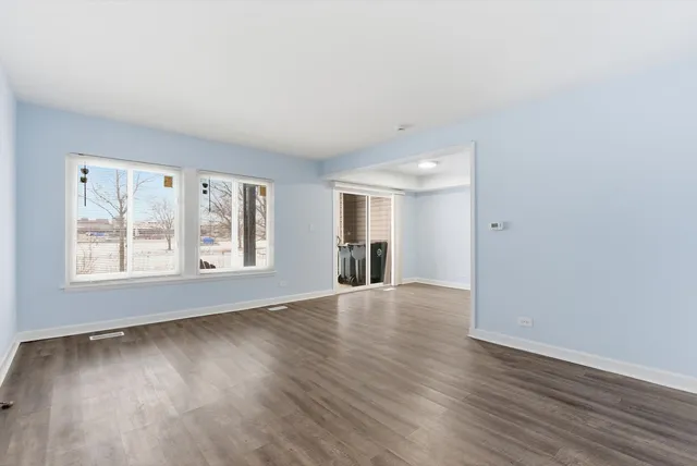 $2,350 | 7526 Bristol Lane, Unit 2, Hanover Park, IL 60133