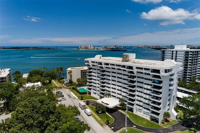 $2,000 | 30 Turner Street, Unit 403, Clearwater, FL 33756